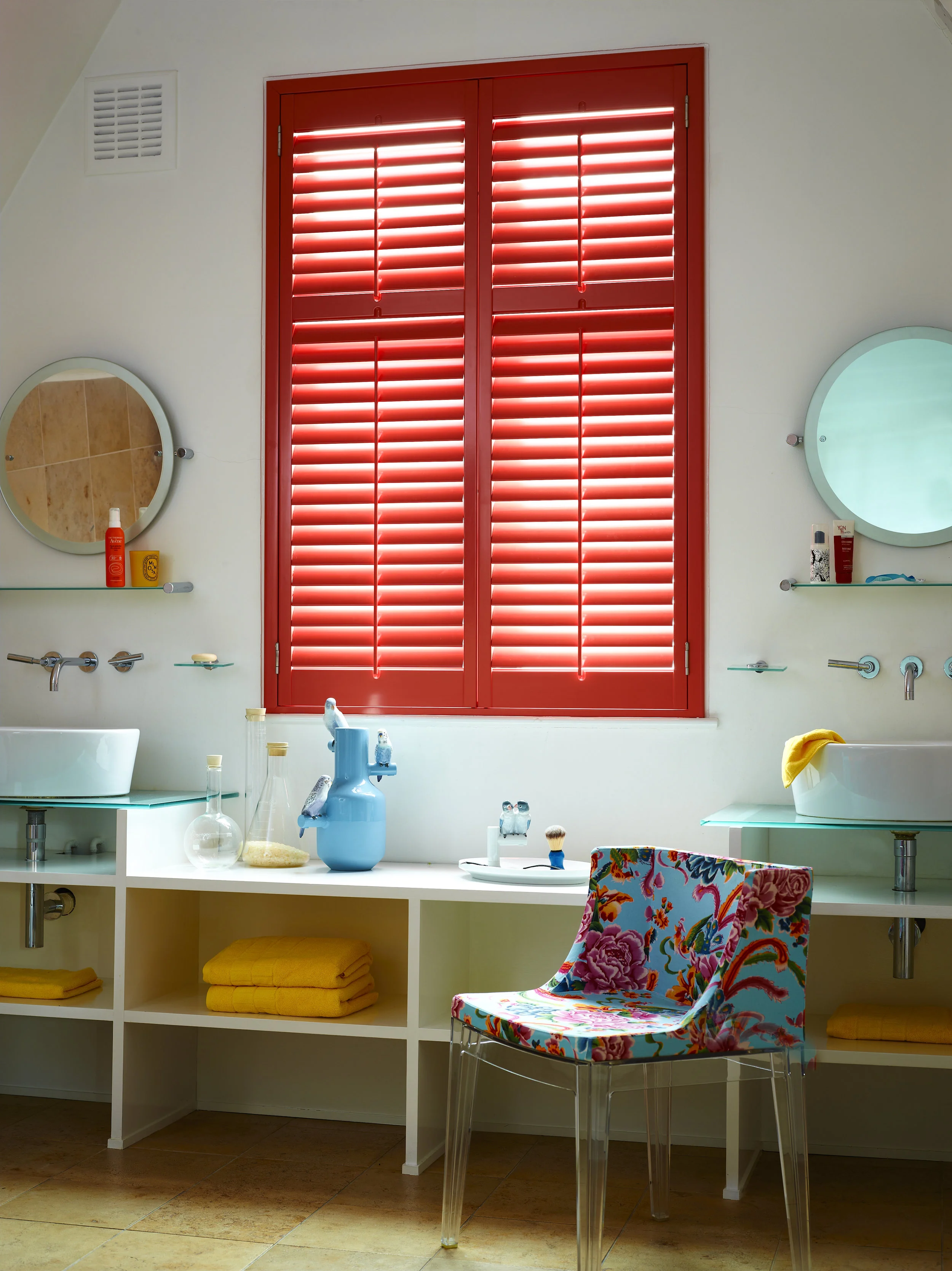 Деревянные жалюзи в ванной